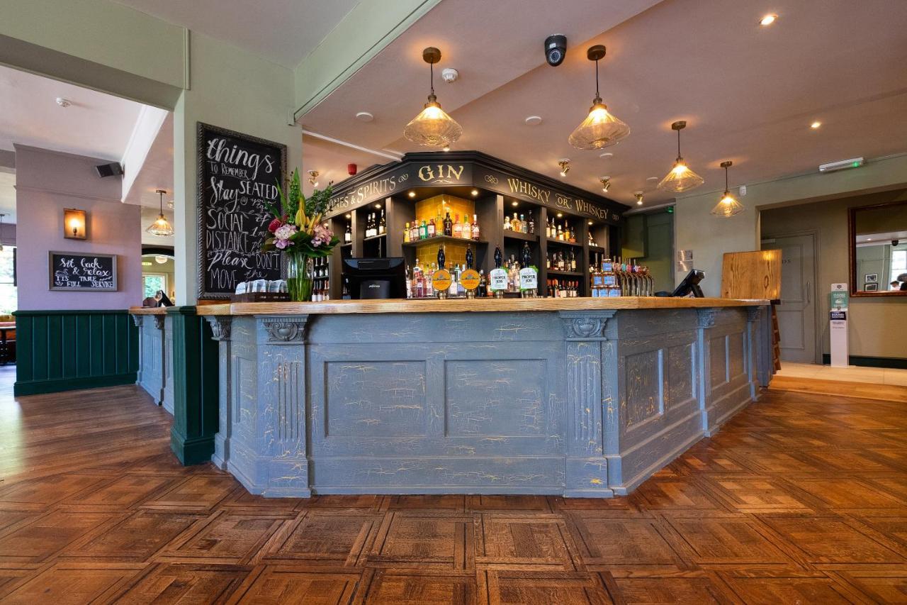 Worplesdon Place Hotel Guildford Exterior foto